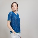 T-shirt tricoté en maille crochet - Claus 6995 azur/pollen - 06 Bleu moyen