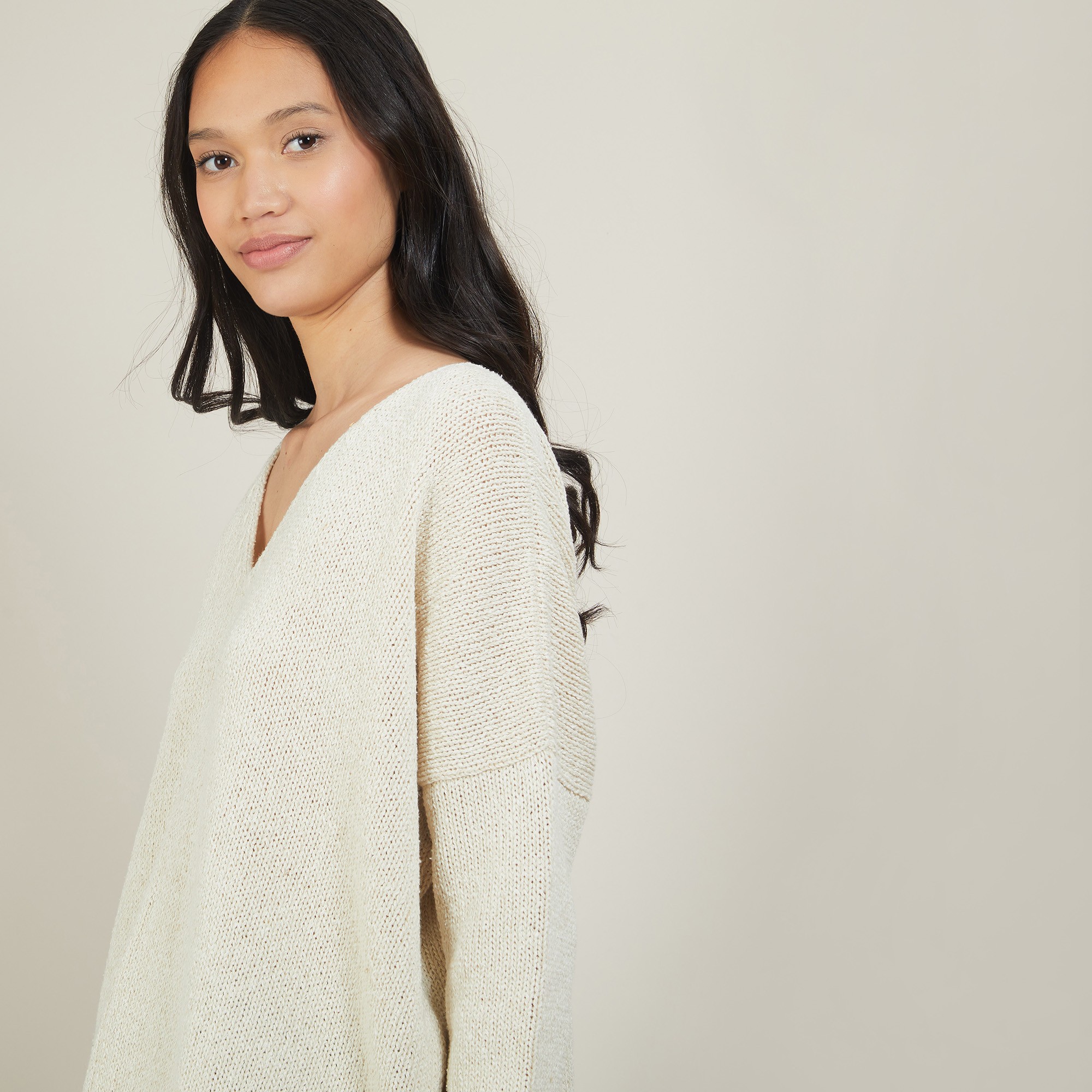 V-neck loose-fitting jumper in wool and silk