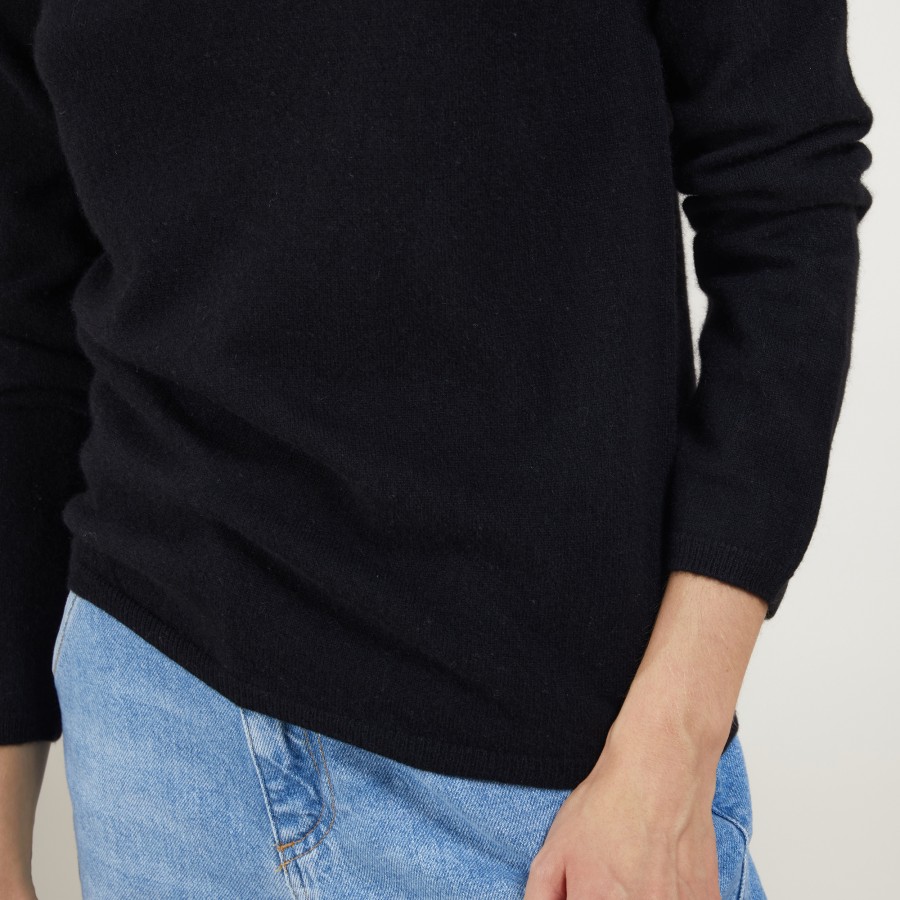 Round neck sweater 100% cashmere. BERLINE