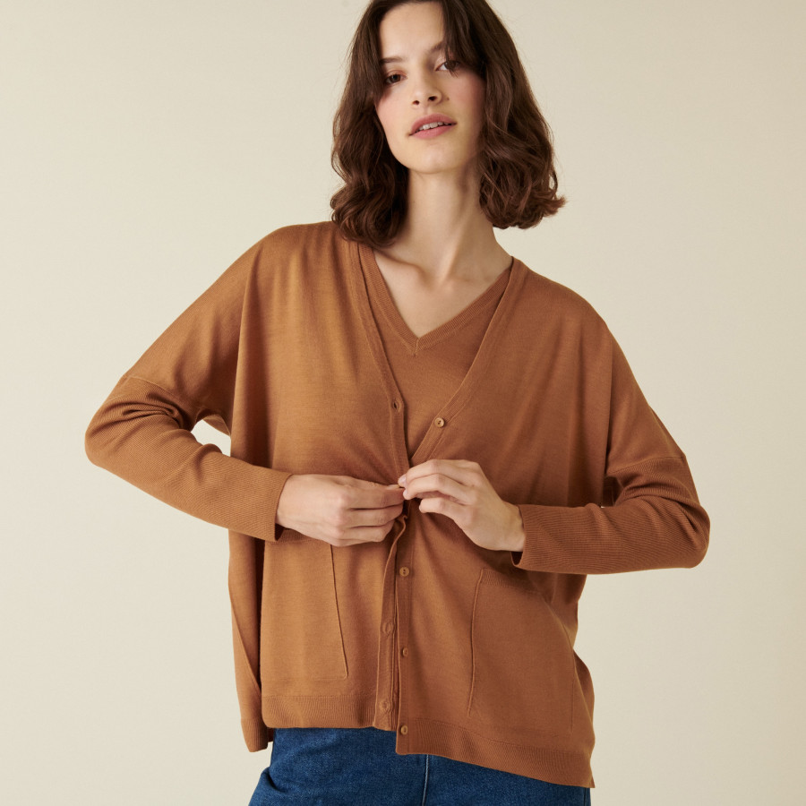 Buttoned cardigan with pockets in merino wool - Ava