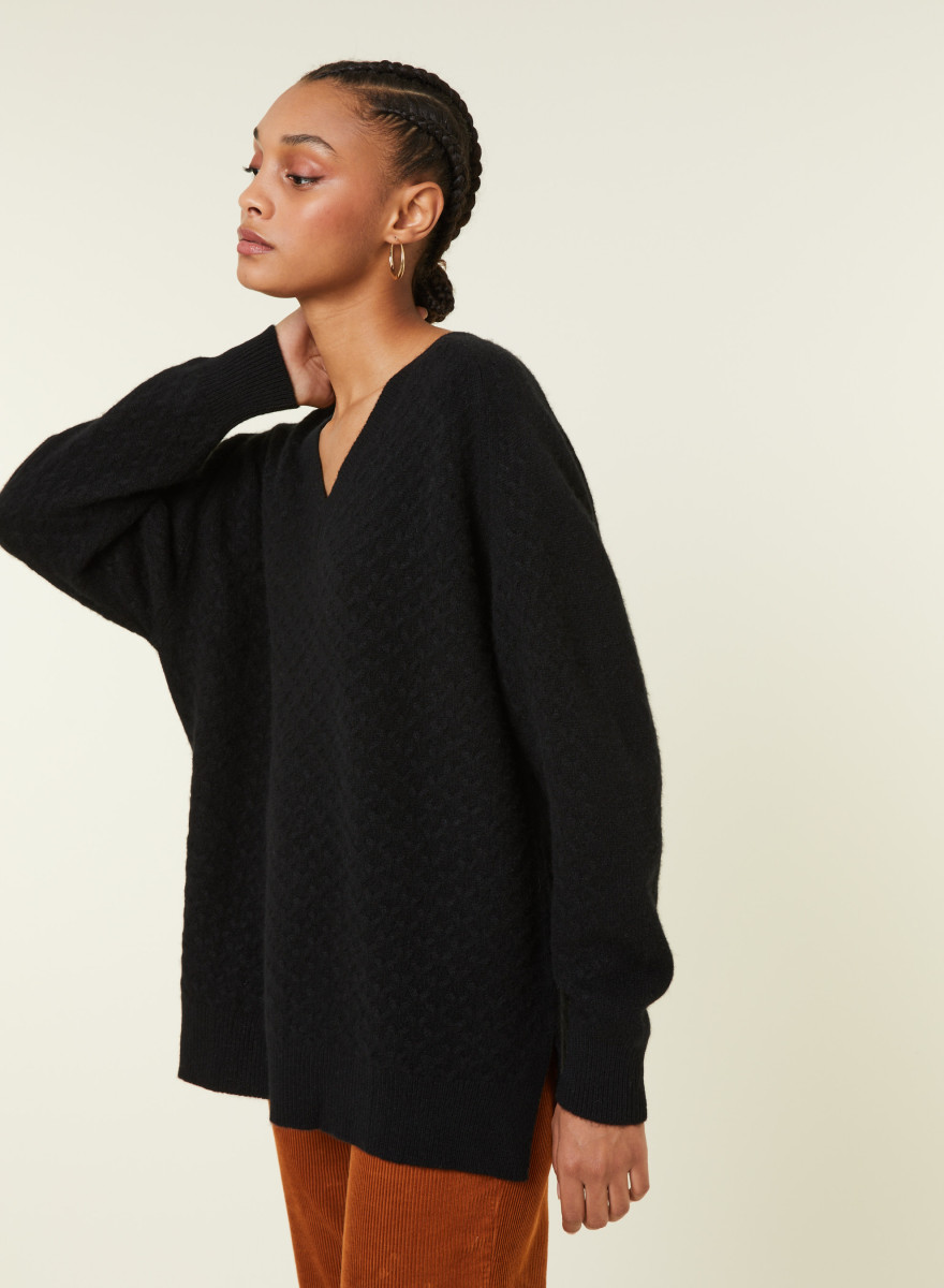 Pull col V à fentes jeux de points en cachemire - Giulia 7810 noir - 01 Noir