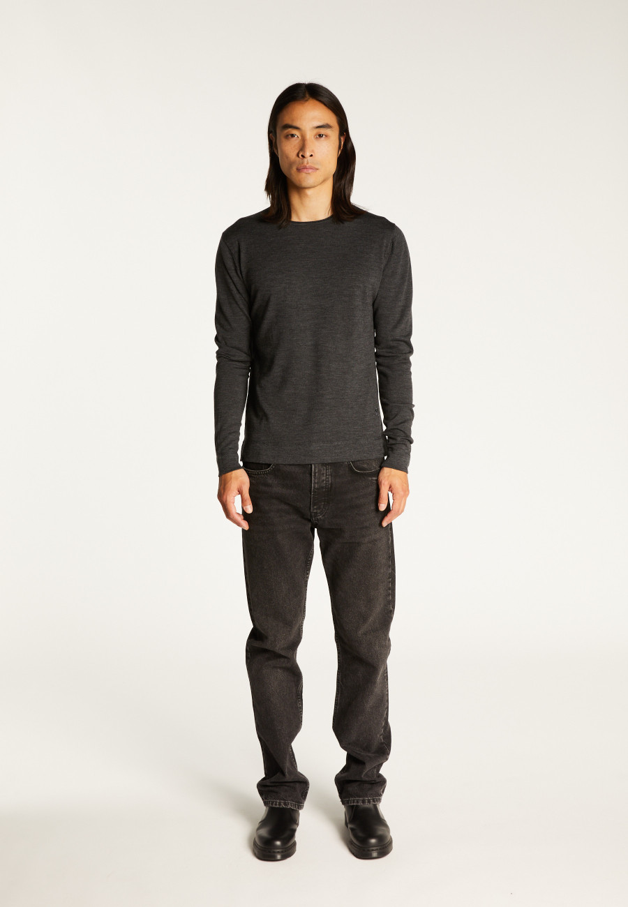 Round-neck merino wool sweater with rolled finishes