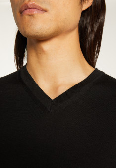 V-neck sweater with logo in merino wool