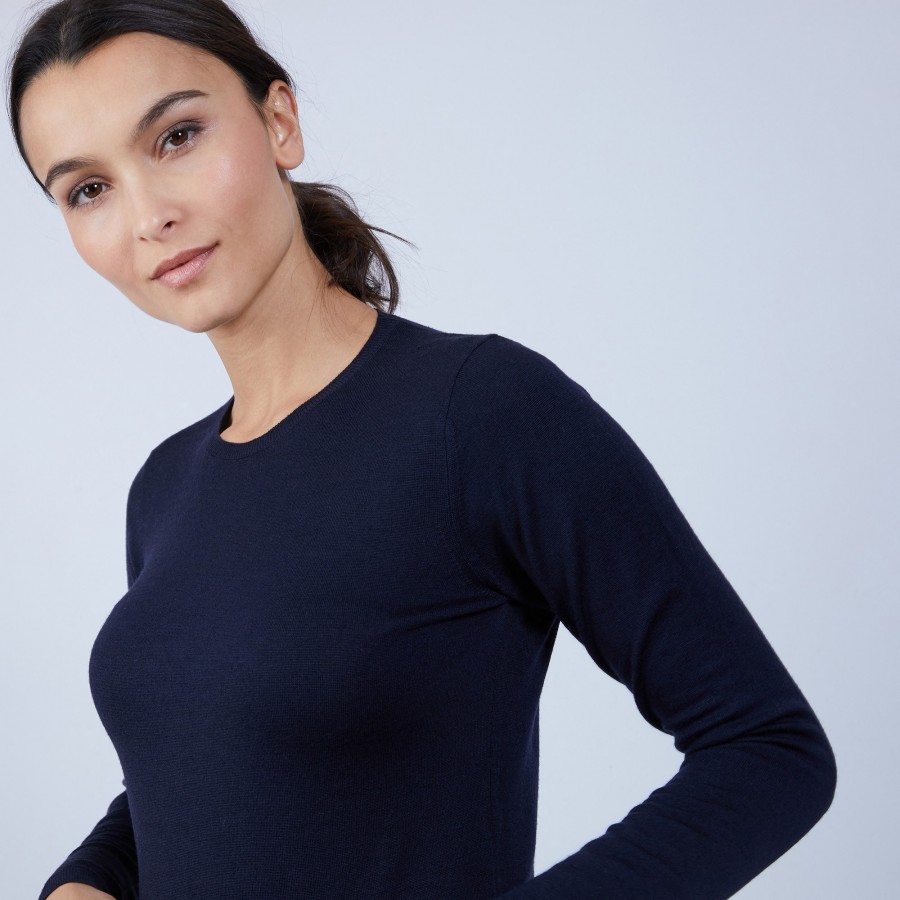Pull col rond en laine mérinos - Berenice 6640 marine - 05 Bleu marine Pull col rond en laine mérinos - Berenice 6640 marine - 05 Bleu marine
