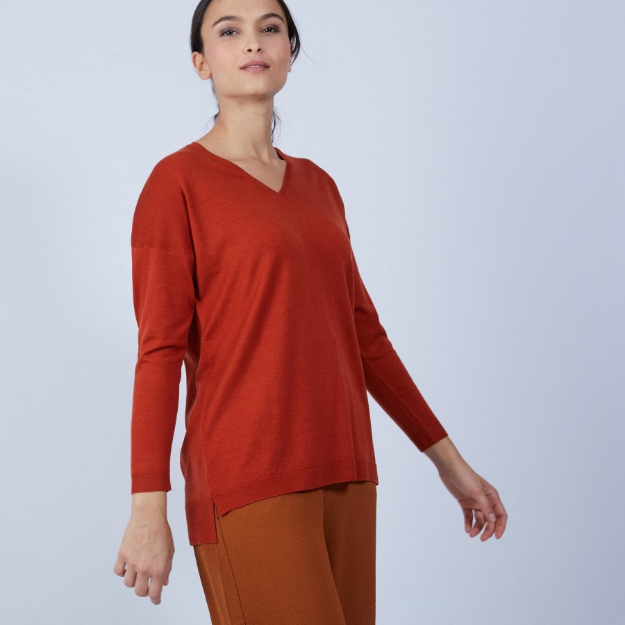 Pull col V en laine mérinos emmanchure droite - Bernice Pull col V en laine mérinos emmanchure droite - Bernice