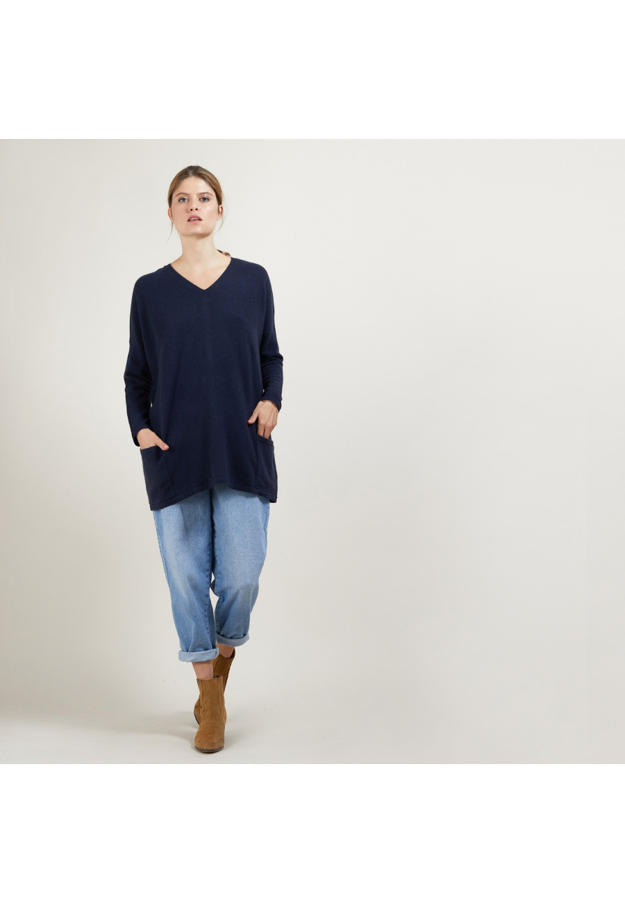 Pull oversize col V boutonné dos - Binta 7040 marine - 05 Bleu marine Pull oversize col V boutonné dos - Binta 7040 marine - 05 Bleu marine