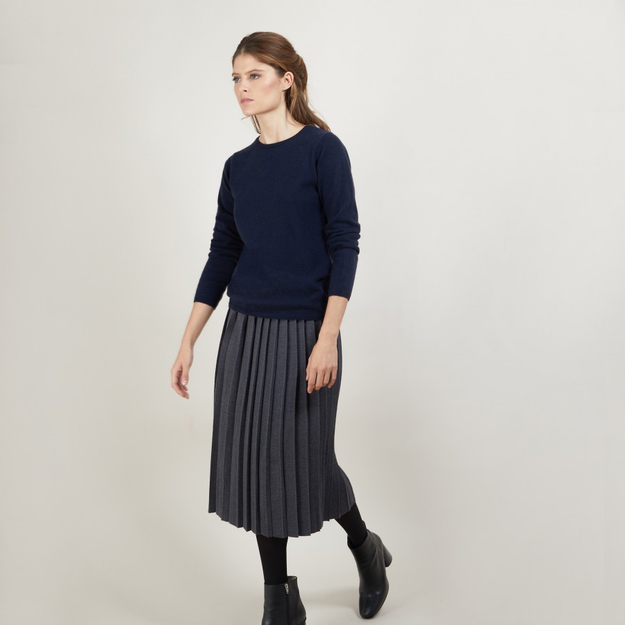 Round neck sweater 100% cashmere. BERLINE Round neck sweater 100% cashmere. BERLINE