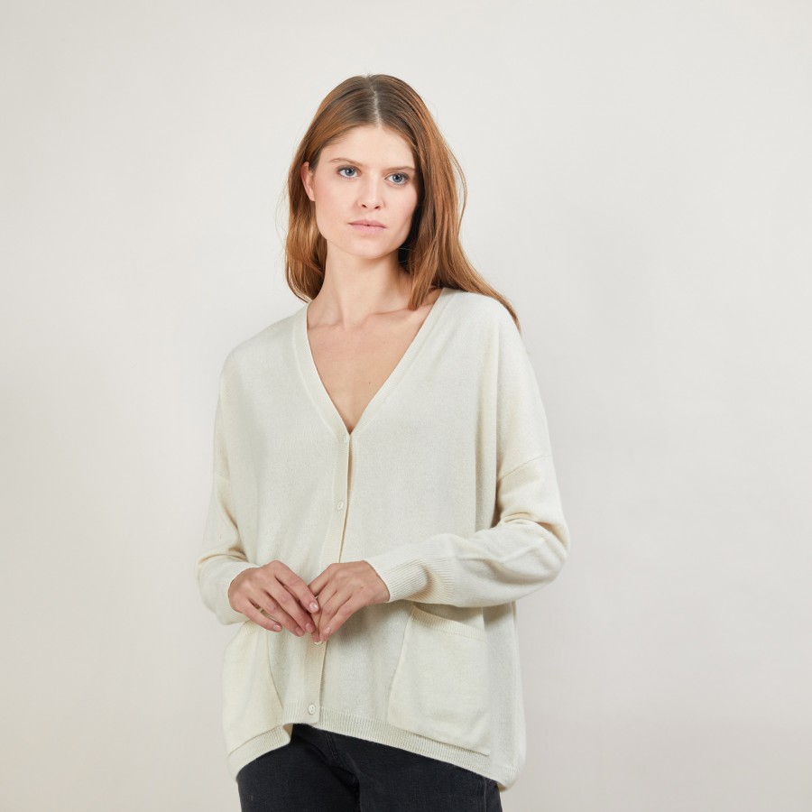Cardigan en cachemire - Brune 7002 arome - 82 Ecru Cardigan en cachemire - Brune 7002 arome - 82 Ecru