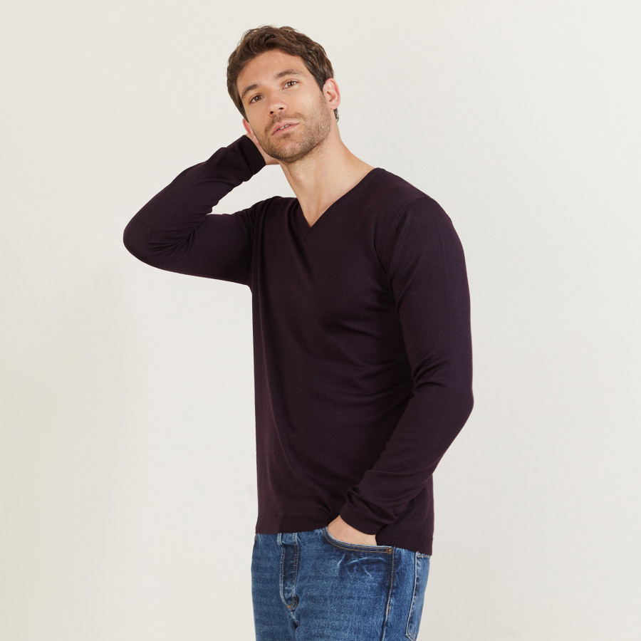 Pull col V en laine mérinos - Bibiane 6182 bordeaux - 18 Violet foncé Pull col V en laine mérinos - Bibiane 6182 bordeaux - 18 Violet foncé