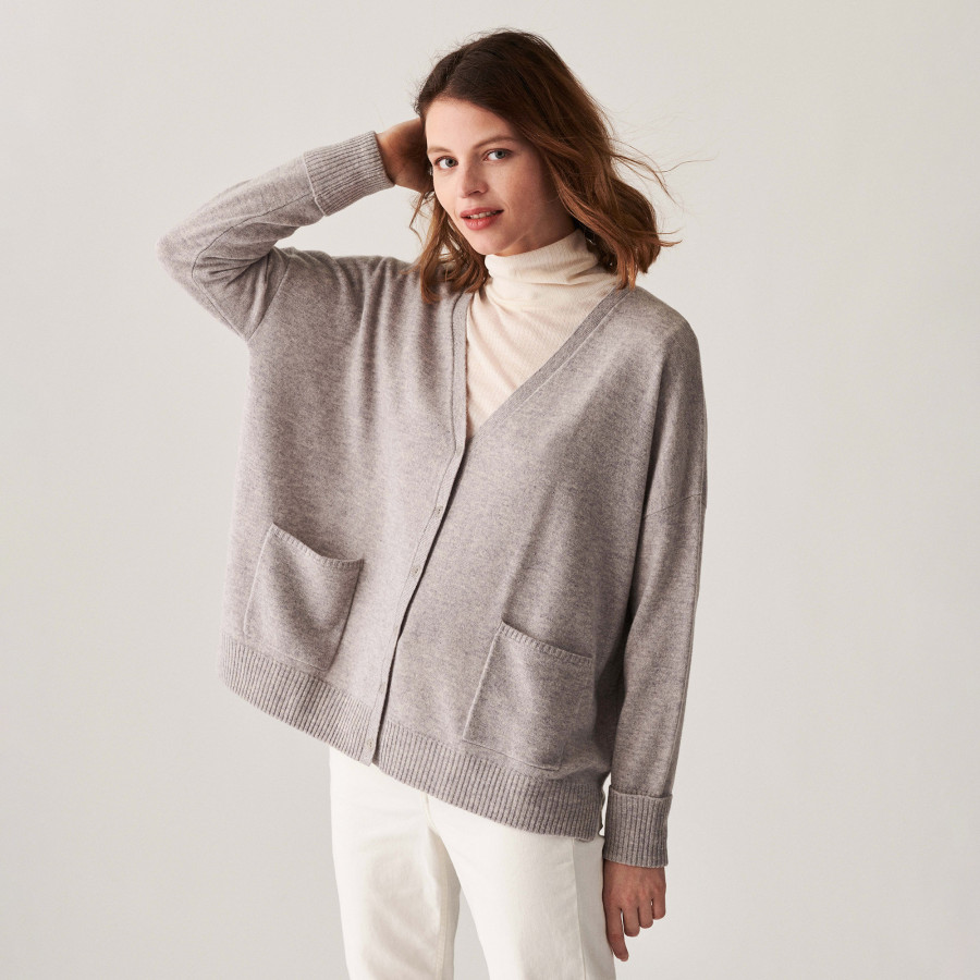Buttoned V-neck cardigan with cashmere pockets - Achille Buttoned V-neck cardigan with cashmere pockets - Achille