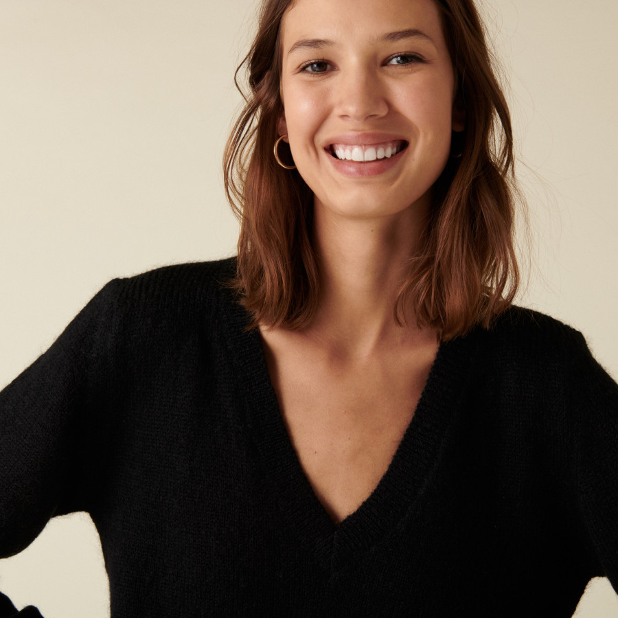 Pull col V en mohair finitions bords côtes - Astrid 7410 noir - 01 Noir Pull col V en mohair finitions bords côtes - Astrid 7410 noir - 01 Noir