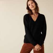 V-neck mohair sweater with ribbed edges - Astrid