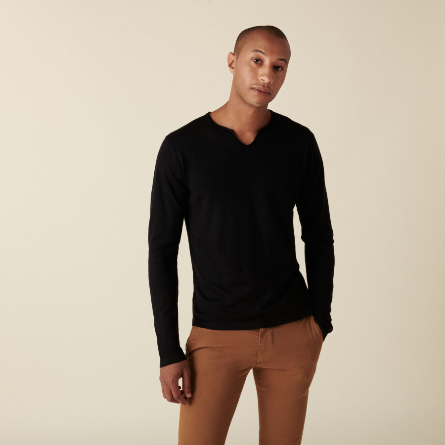 Pull col tunisien avec logo en laine mérinos - Ethan 7410 Noir- 01 Noir Pull col tunisien avec logo en laine mérinos - Ethan 7410 Noir- 01 Noir
