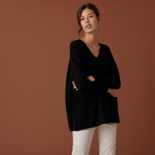 Pull col V en cachemire à fentes côtés - Accacia 7410 noir - 01 Noir