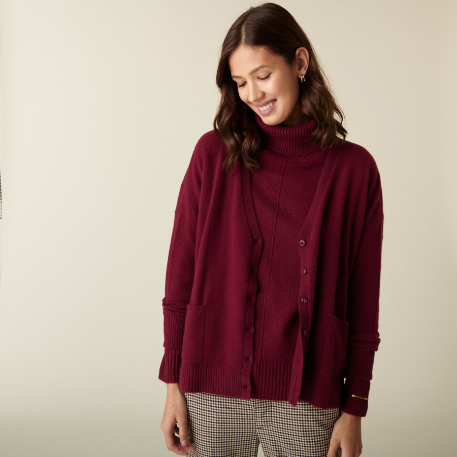Buttoned V-neck cardigan with cashmere pockets - Achille Buttoned V-neck cardigan with cashmere pockets - Achille