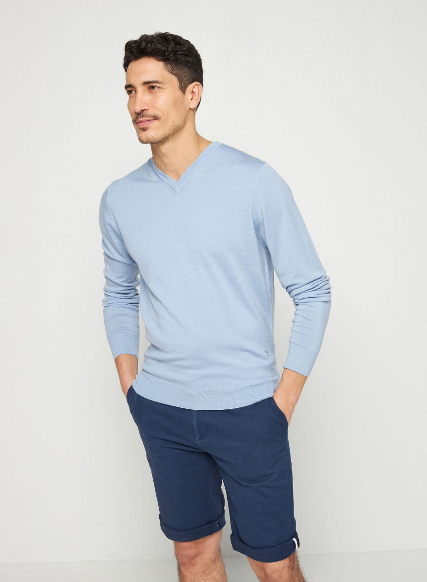 Pull col V avec logo en laine mérinos - Elmo 7642 horizon - 04 Bleu clair Pull col V avec logo en laine mérinos - Elmo 7642 horizon - 04 Bleu clair