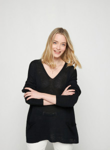 Oversized V-neck sweater in corallo - Telma
