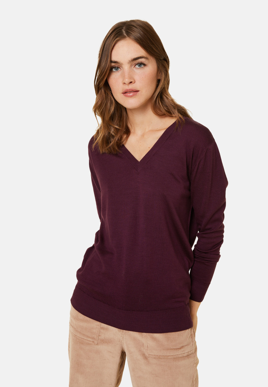 Pull col V en laine mérinos - Arya 7882 prune - 18 Violet foncé Pull col V en laine mérinos - Arya 7882 prune - 18 Violet foncé