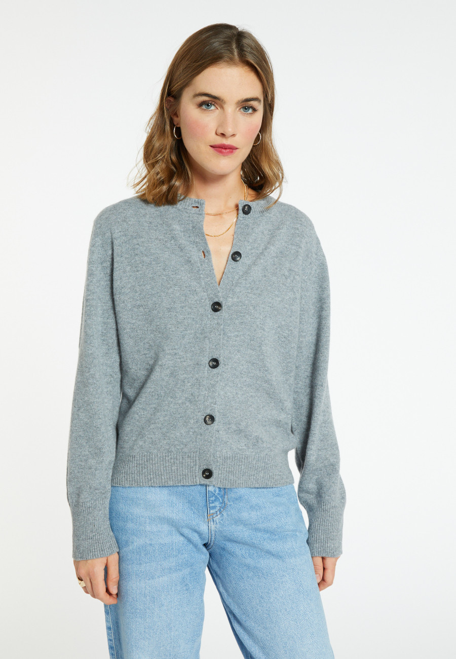 Cardigan boutonné en cachemire - Ari 8211 Cardigan boutonné en cachemire - Ari 8211