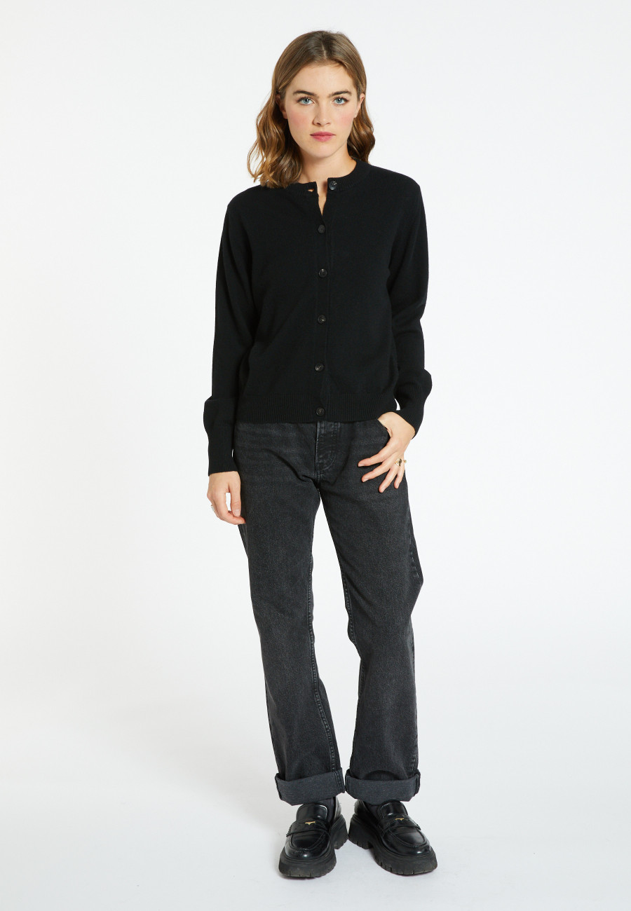 Cardigan boutonné en cachemire - Ari 8210 Cardigan boutonné en cachemire - Ari 8210