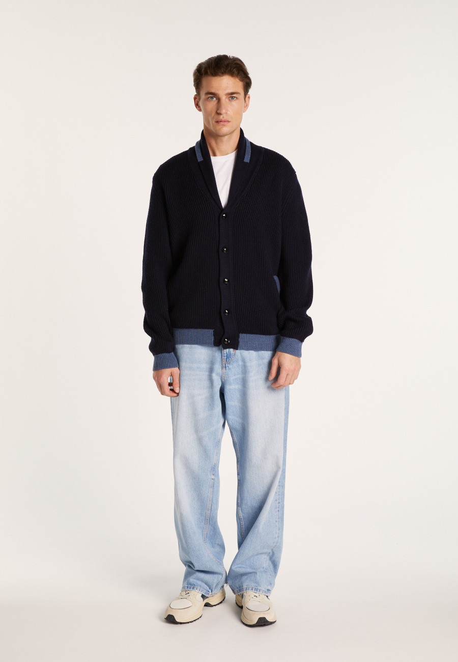 Cardigan bicolore boutonné en laine - Loveo 7147 Cardigan bicolore boutonné en laine - Loveo 7147