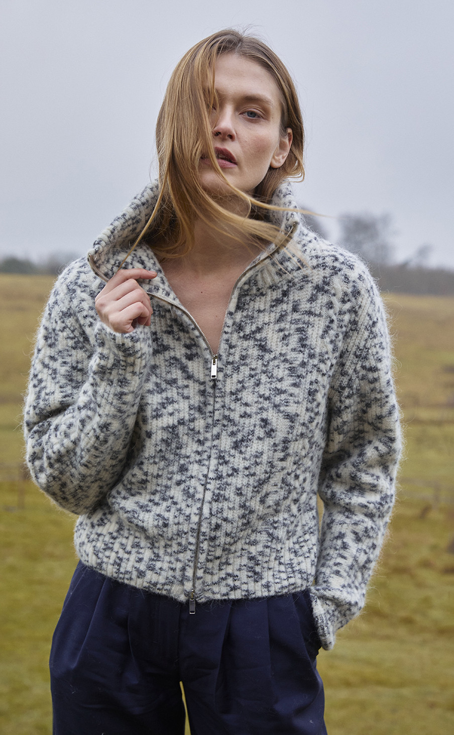 Woman cardigans, waistcoats and hoodies